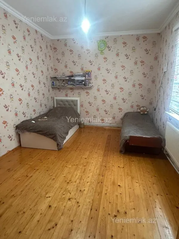 Satılır 4 otaqlı həyət evi 200 m²