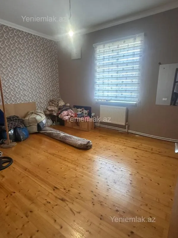 Satılır 4 otaqlı həyət evi 200 m²