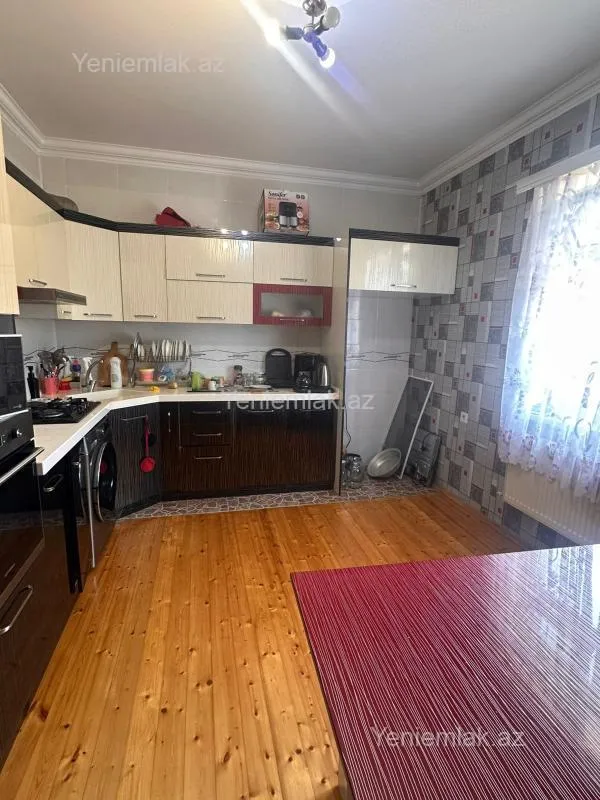 Satılır 4 otaqlı həyət evi 200 m²