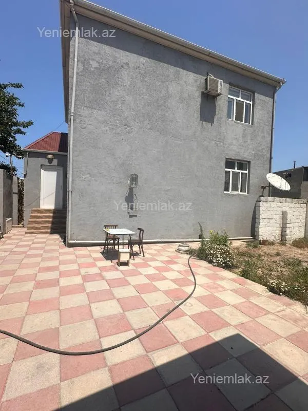 Satılır 4 otaqlı həyət evi 200 m²