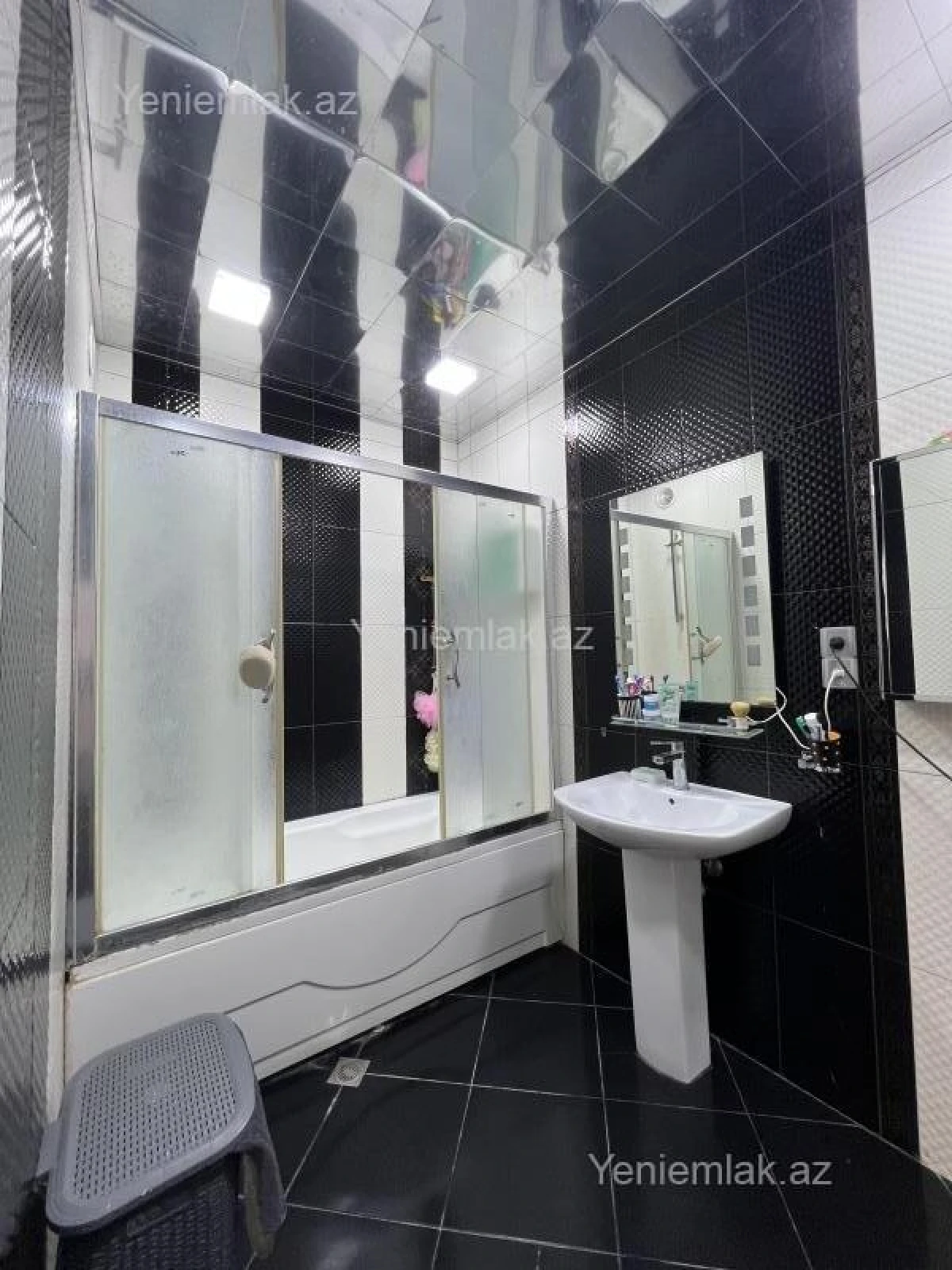 Satılır 3 otaqlı yeni tikili 130 m²