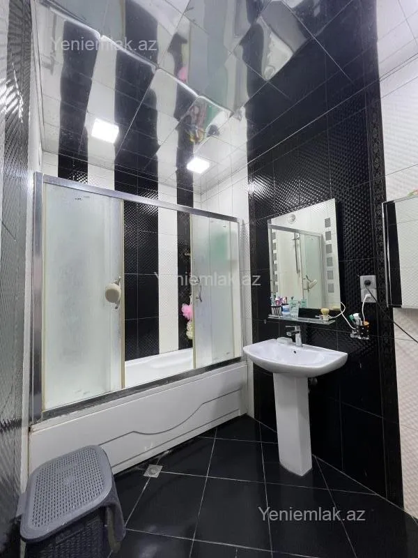 Satılır 3 otaqlı yeni tikili 130 m²