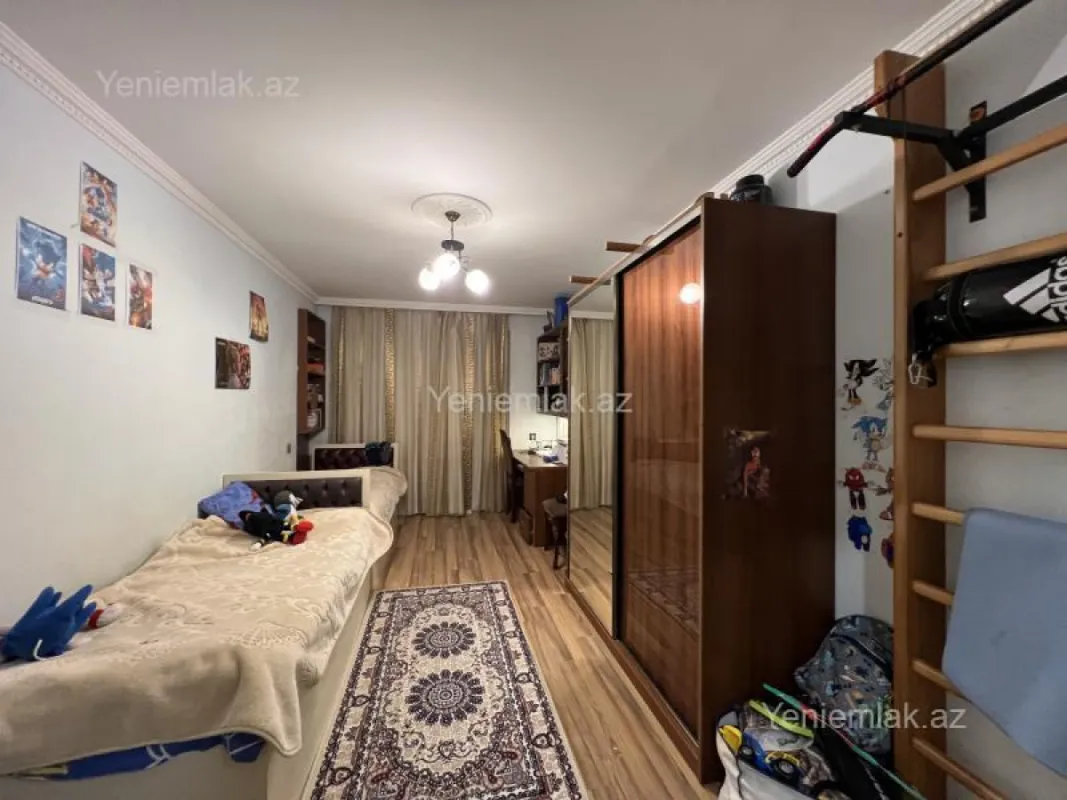 Satılır 3 otaqlı yeni tikili 130 m²