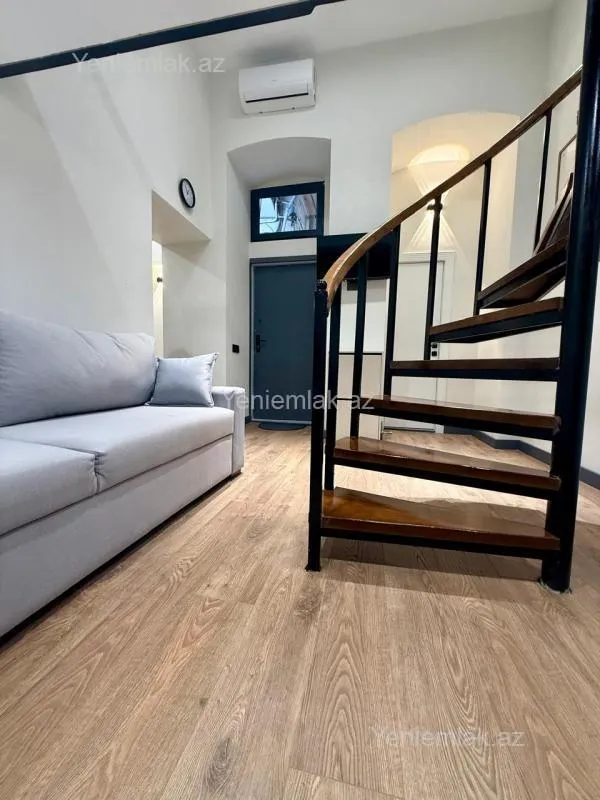 Satılır 1 otaqlı köhnə tikili 30 m²