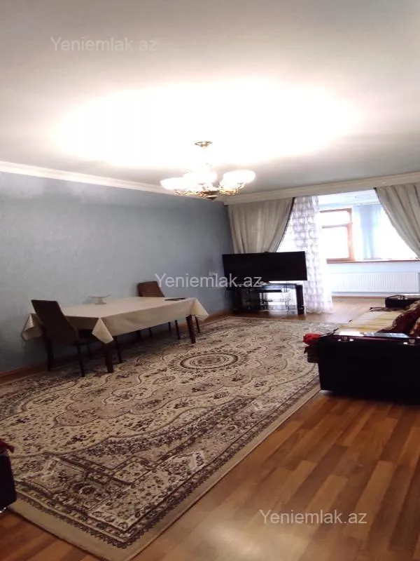 Satılır 4 otaqlı köhnə tikili 90 m²