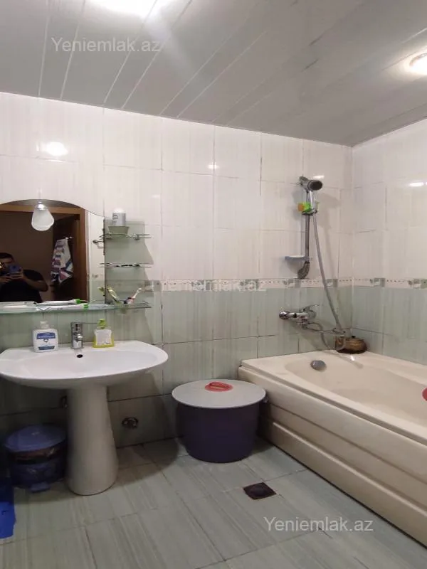 Satılır 4 otaqlı köhnə tikili 90 m²