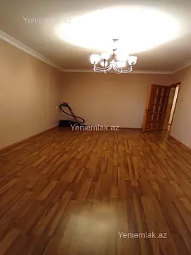 Satılır 4 otaqlı köhnə tikili 90 m²
