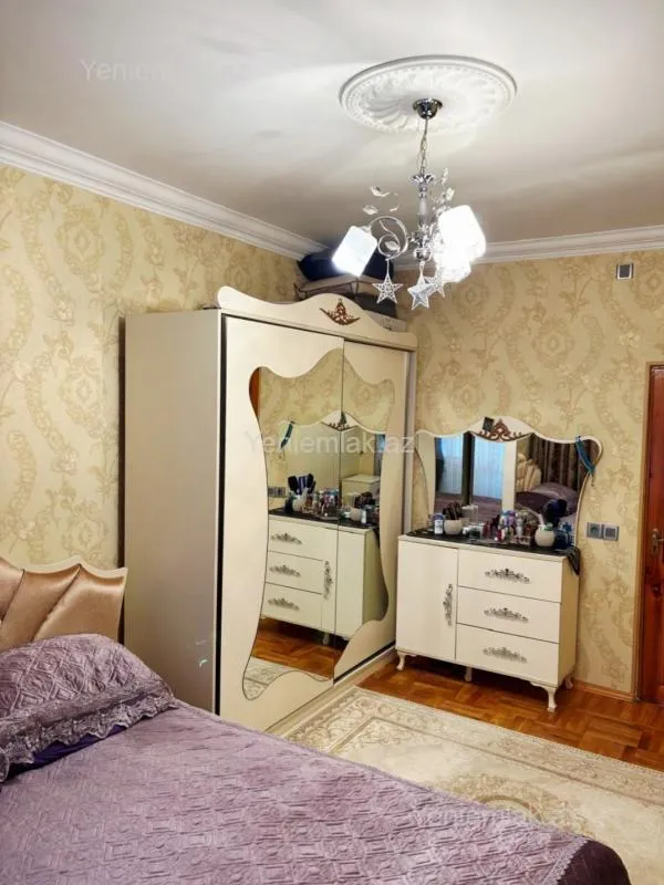 Satılır 4 otaqlı köhnə tikili 85 m²