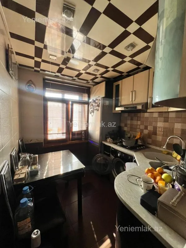 Satılır 2 otaqlı köhnə tikili 55 m²
