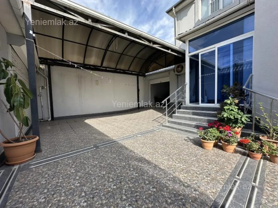 Satılır 7 otaqlı həyət evi 400 m²
