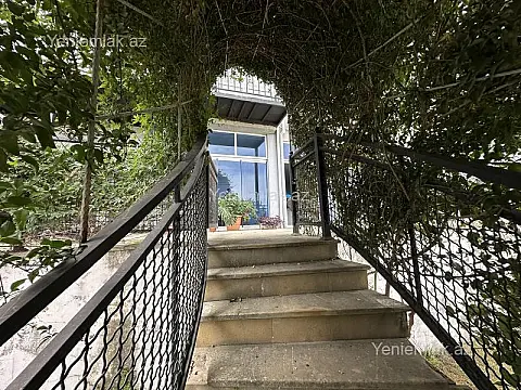 Satılır 7 otaqlı həyət evi 400 m²