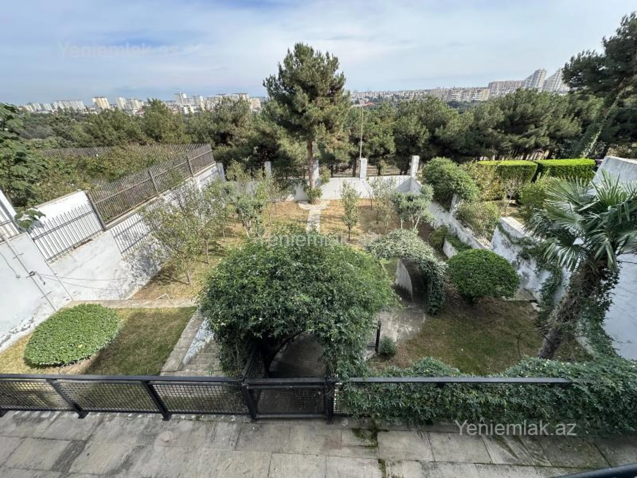 Satılır 7 otaqlı həyət evi 400 m²