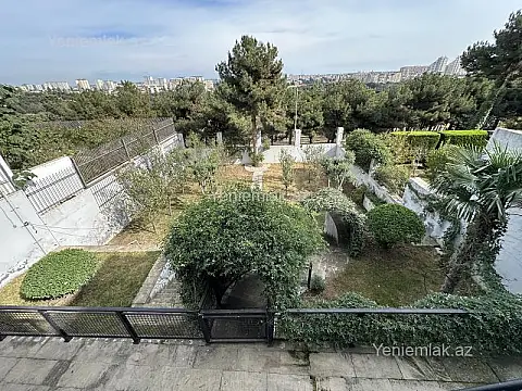Satılır 7 otaqlı həyət evi 400 m²