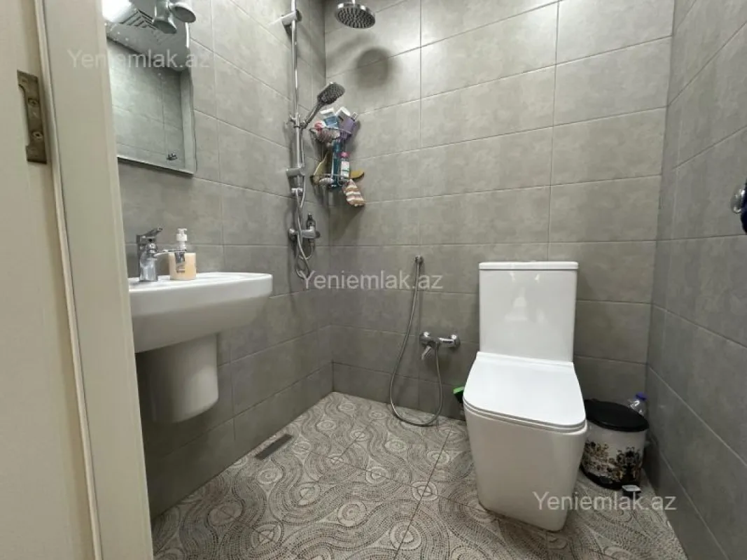 Satılır 7 otaqlı həyət evi 400 m²