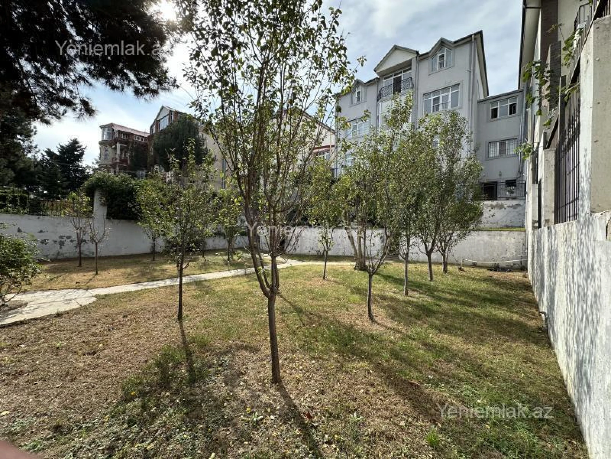 Satılır 7 otaqlı həyət evi 400 m²
