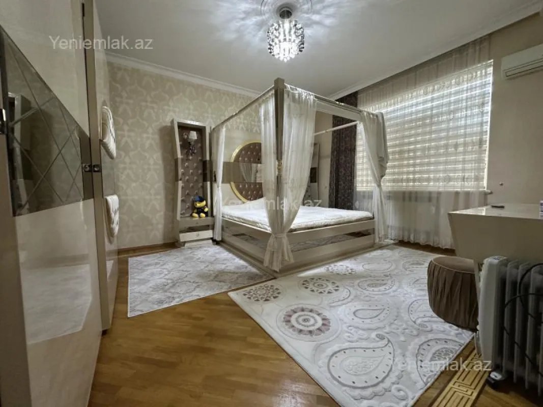Satılır 7 otaqlı həyət evi 400 m²