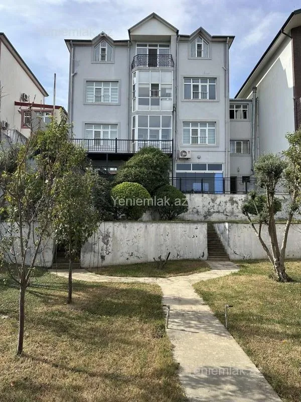 Satılır 7 otaqlı həyət evi 400 m²