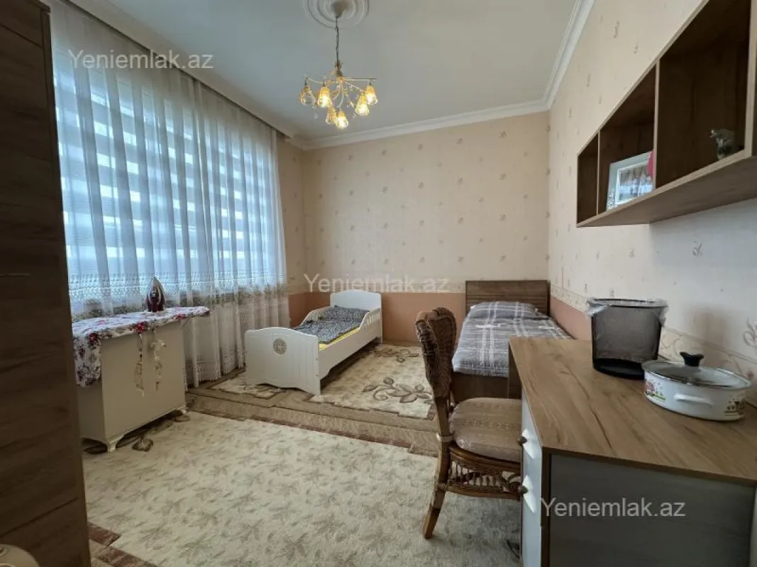 Satılır 7 otaqlı həyət evi 400 m²