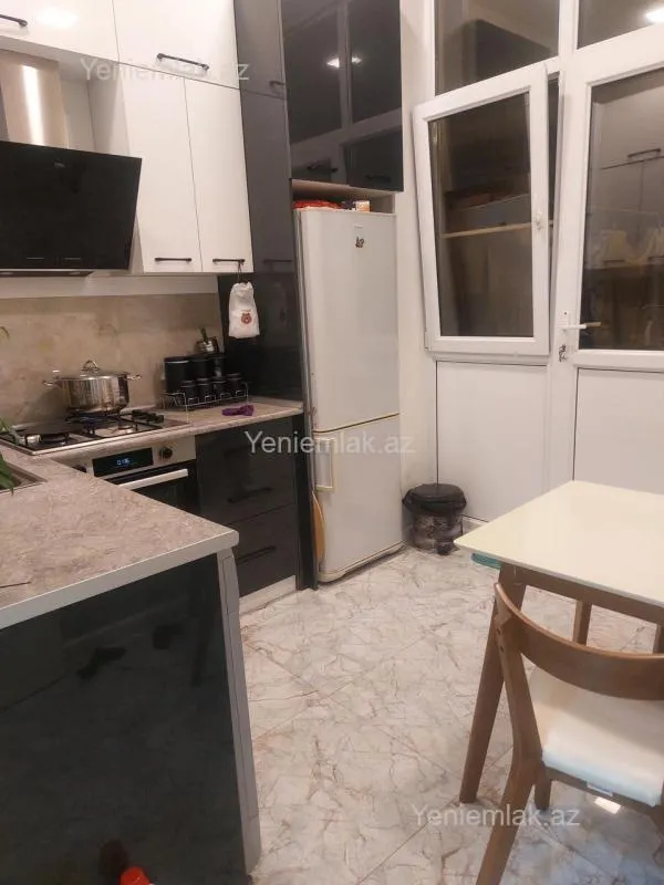 Satılır 2 otaqlı köhnə tikili 60 m²