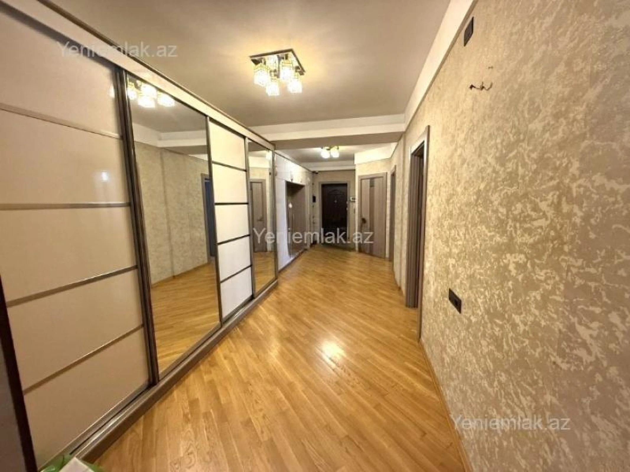 Satılır 3 otaqlı yeni tikili 130 m²