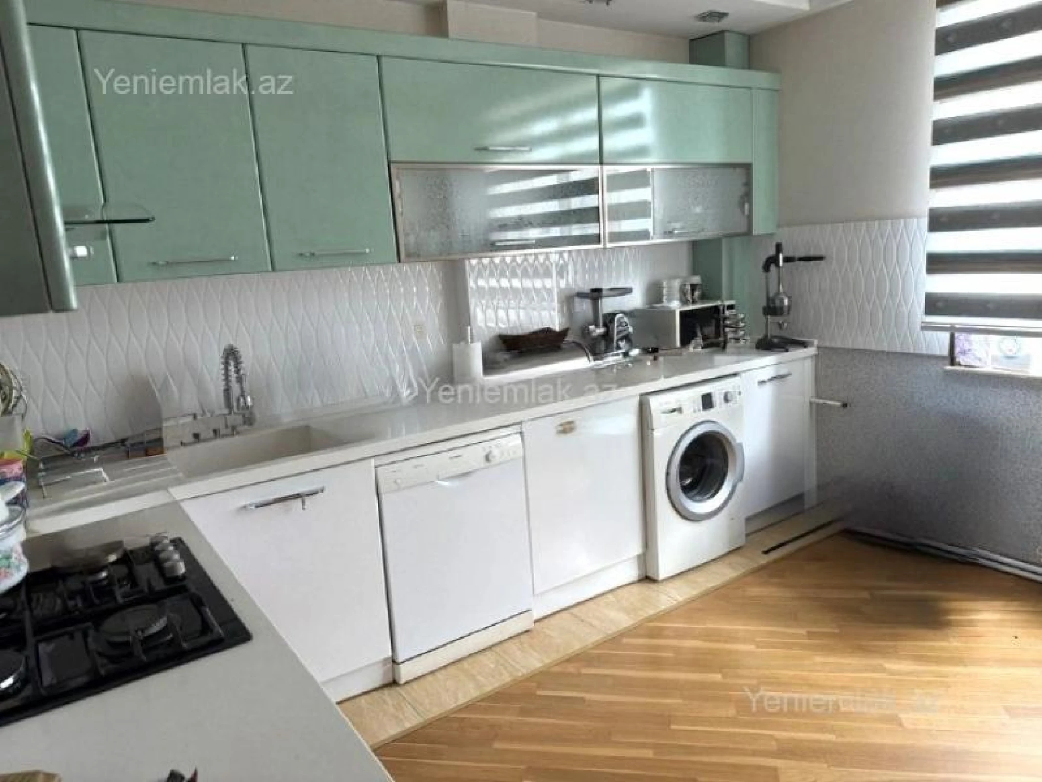 Satılır 3 otaqlı yeni tikili 130 m²