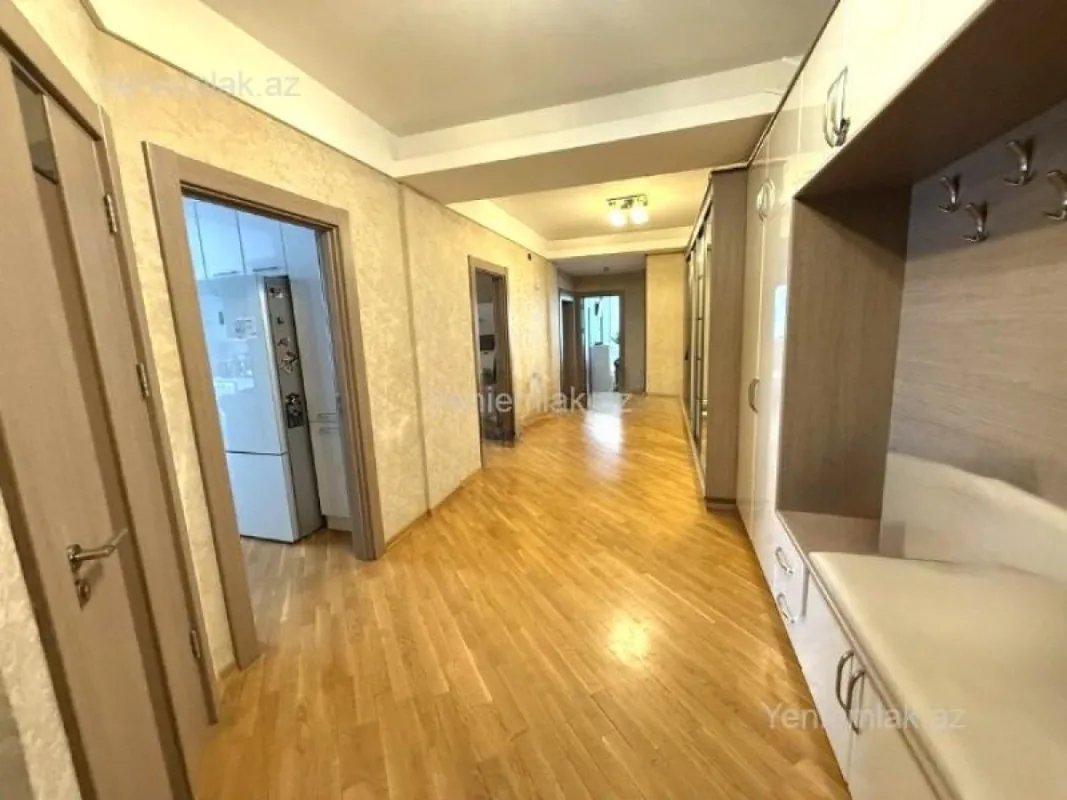 Satılır 3 otaqlı yeni tikili 130 m²