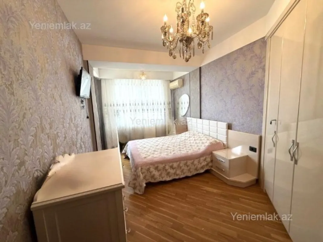 Satılır 3 otaqlı yeni tikili 130 m²