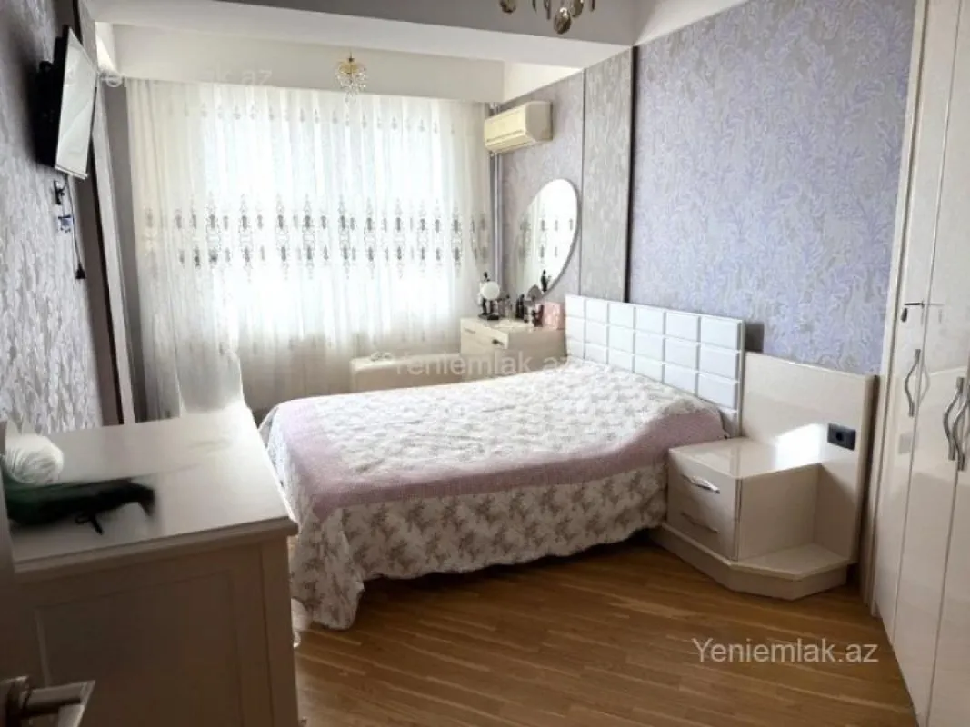 Satılır 3 otaqlı yeni tikili 130 m²