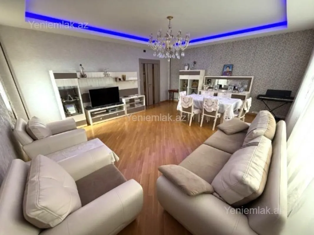 Satılır 3 otaqlı yeni tikili 130 m²