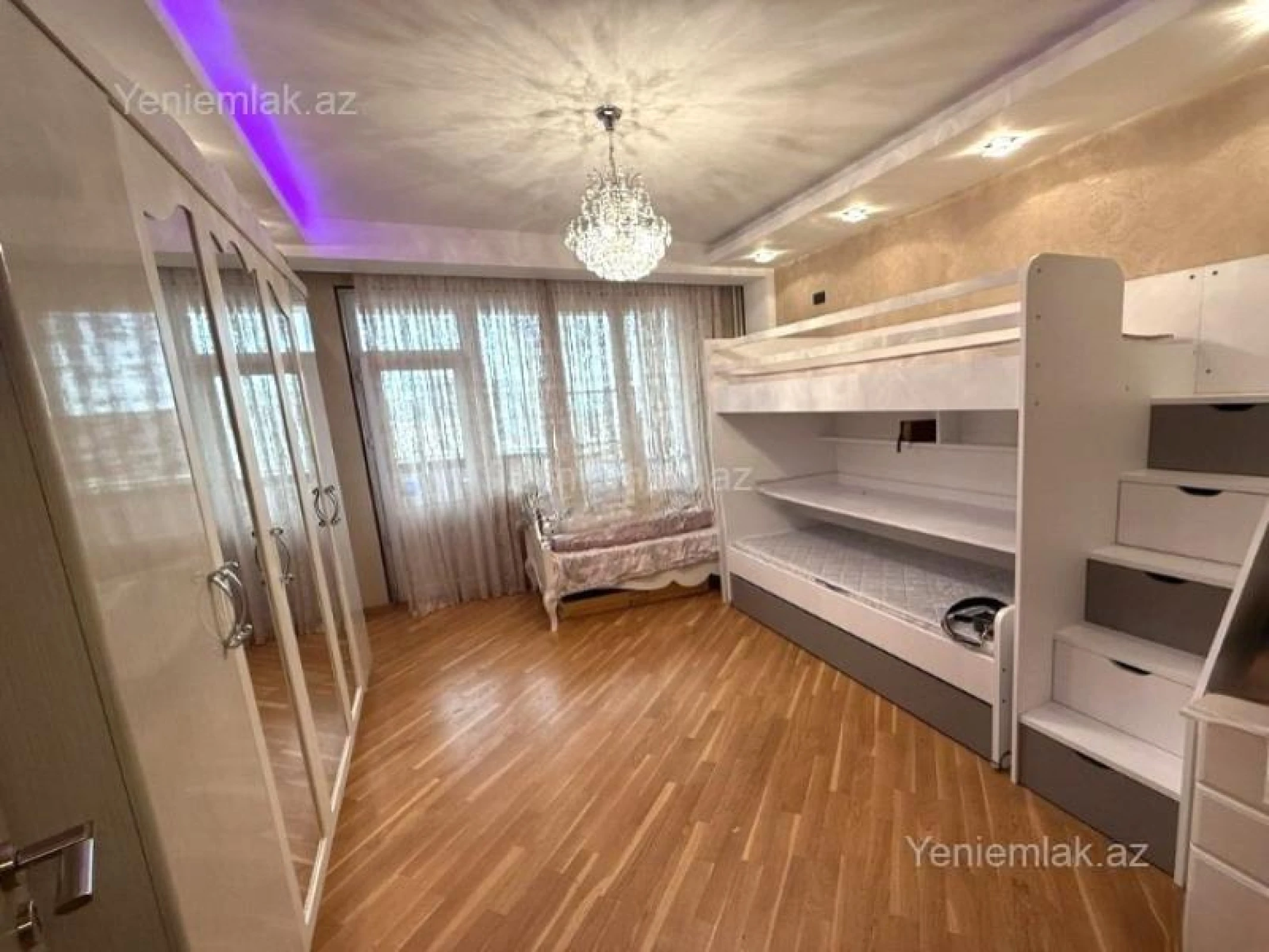 Satılır 3 otaqlı yeni tikili 130 m²