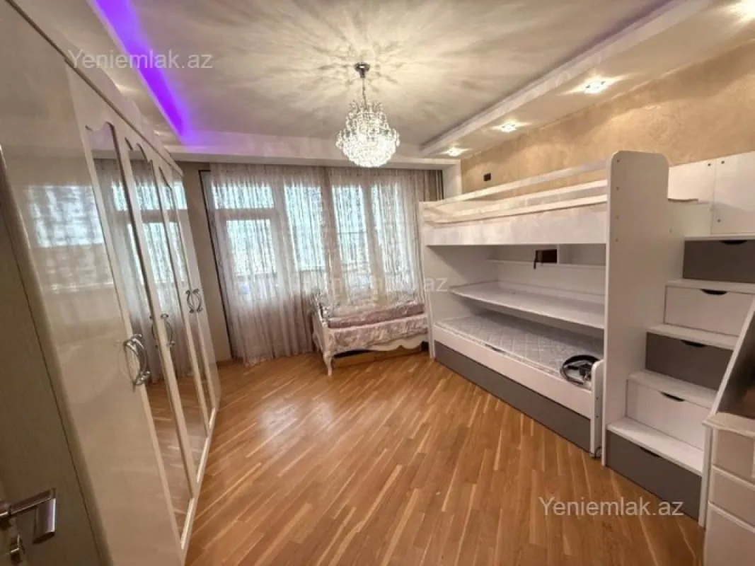 Satılır 3 otaqlı yeni tikili 130 m²