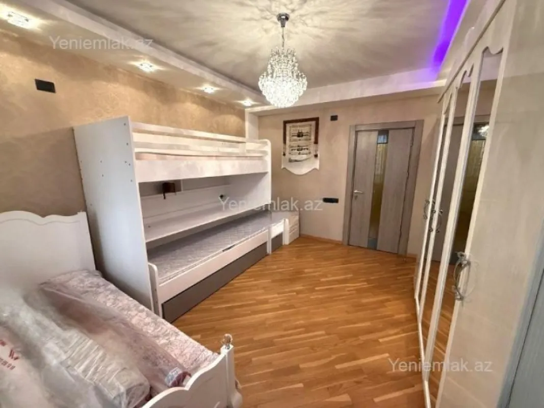 Satılır 3 otaqlı yeni tikili 130 m²