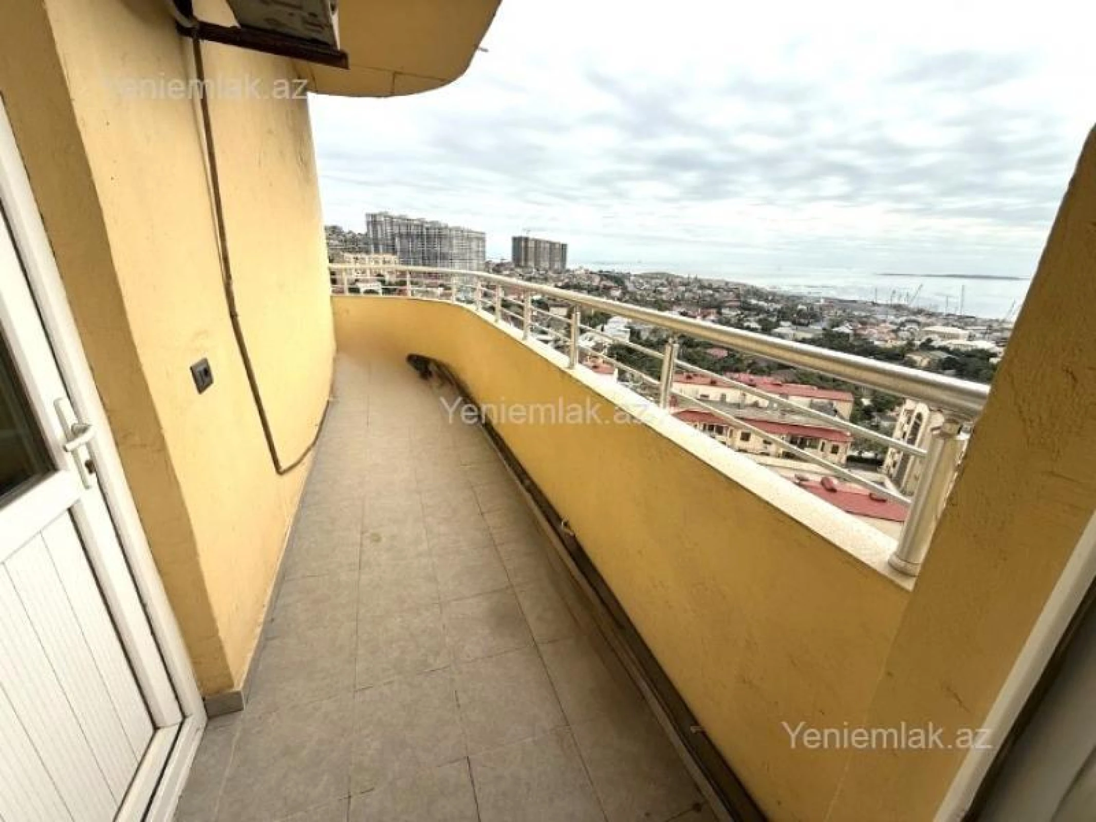 Satılır 3 otaqlı yeni tikili 130 m²