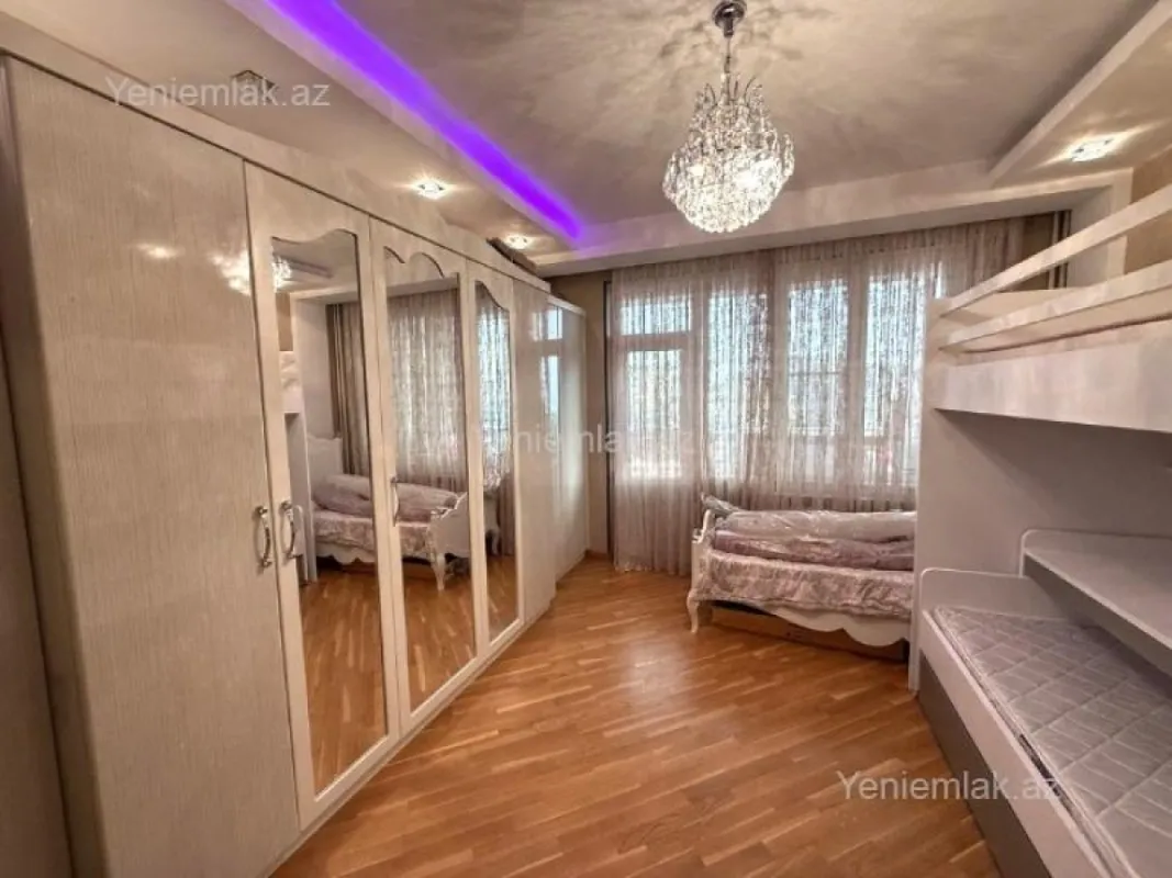 Satılır 3 otaqlı yeni tikili 130 m²