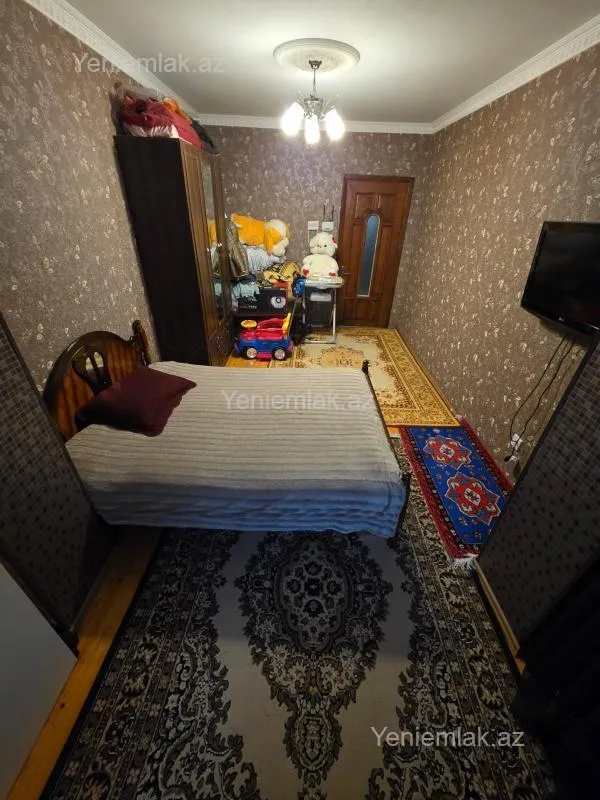 Satılır 3 otaqlı köhnə tikili 75 m²