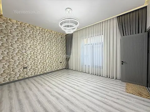 Satılır 4 otaqlı həyət evi 200 m²