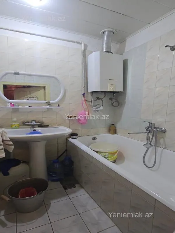 Satılır 2 otaqlı köhnə tikili 60 m²