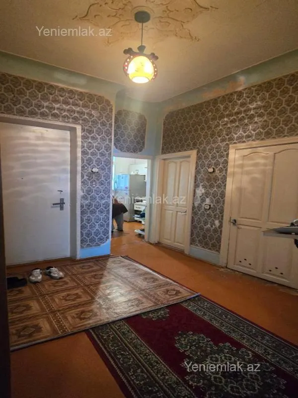 Satılır 2 otaqlı köhnə tikili 60 m²