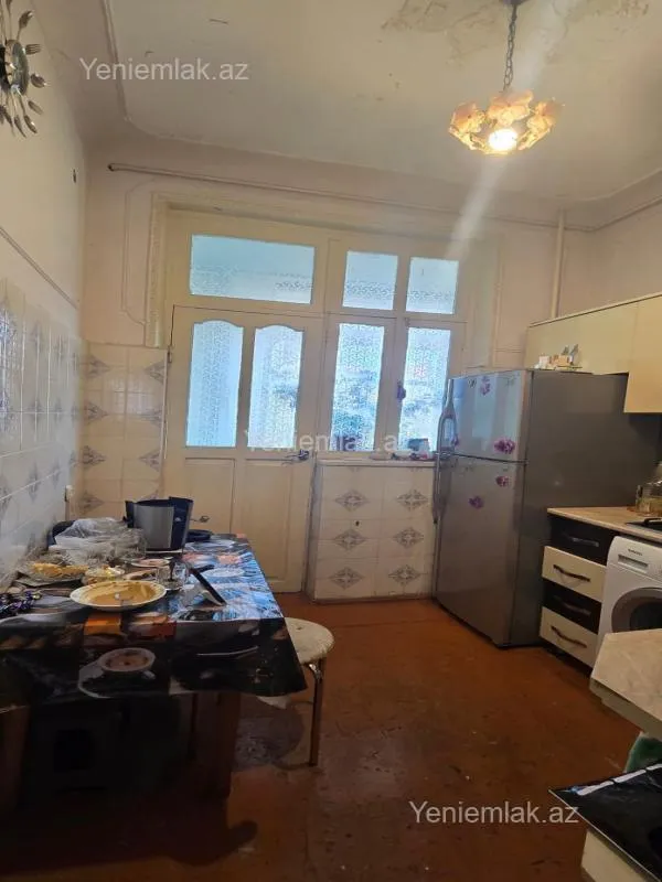 Satılır 2 otaqlı köhnə tikili 60 m²