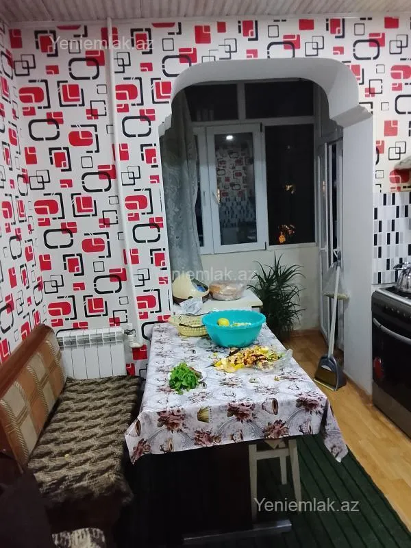 Satılır 3 otaqlı köhnə tikili 75 m²
