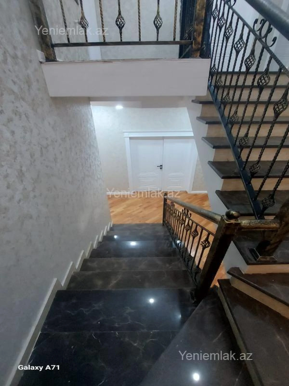 Satılır 6 otaqlı həyət evi 250 m²