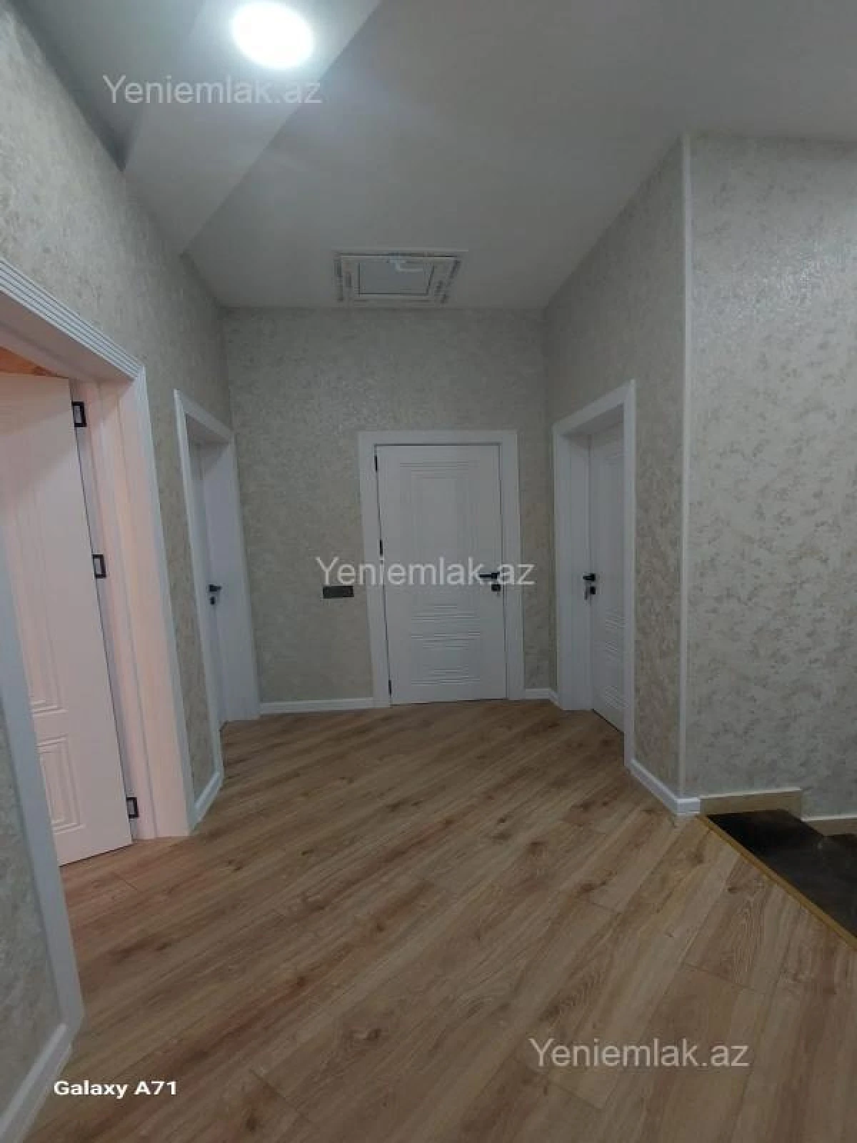 Satılır 6 otaqlı həyət evi 250 m²