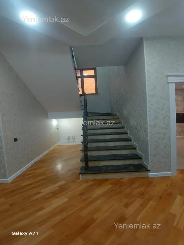 Satılır 6 otaqlı həyət evi 250 m²