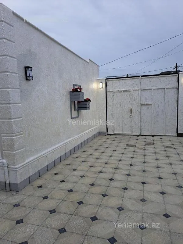Satılır 4 otaqlı həyət evi 140 m²