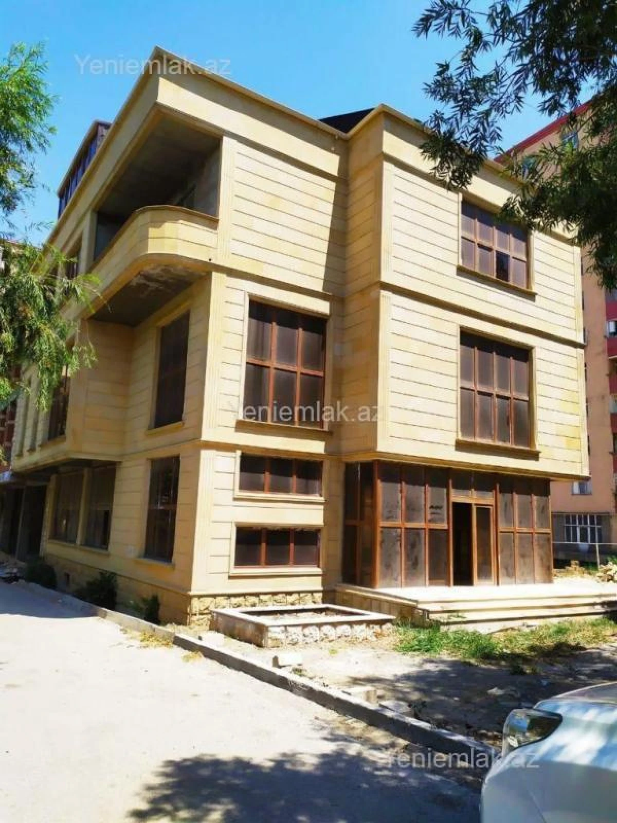 Satılır 4 otaqlı obyekt 720 m²