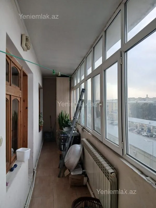 Satılır 4 otaqlı köhnə tikili 105 m²