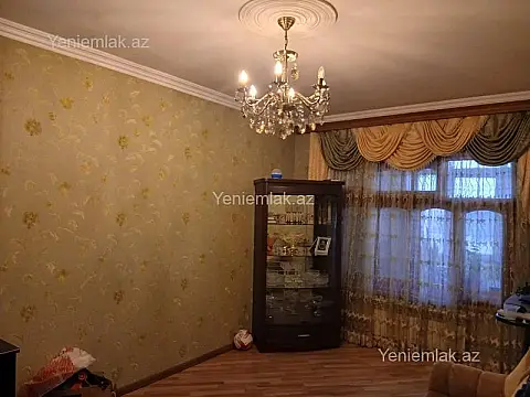 Satılır 4 otaqlı köhnə tikili 105 m²