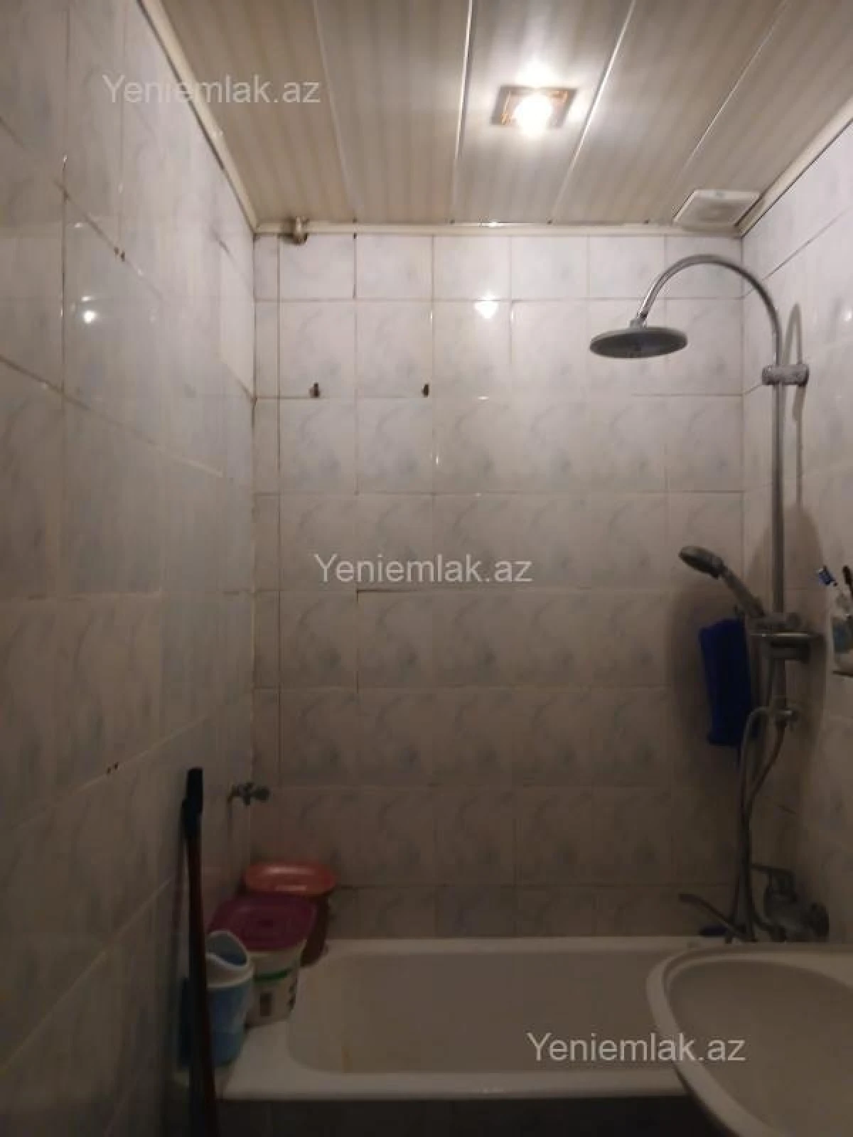 Satılır 4 otaqlı köhnə tikili 105 m²