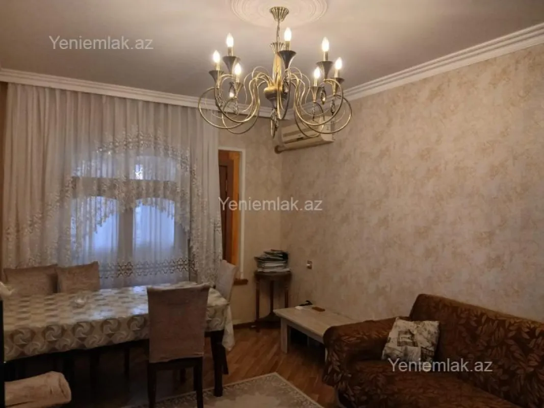 Satılır 4 otaqlı köhnə tikili 105 m²