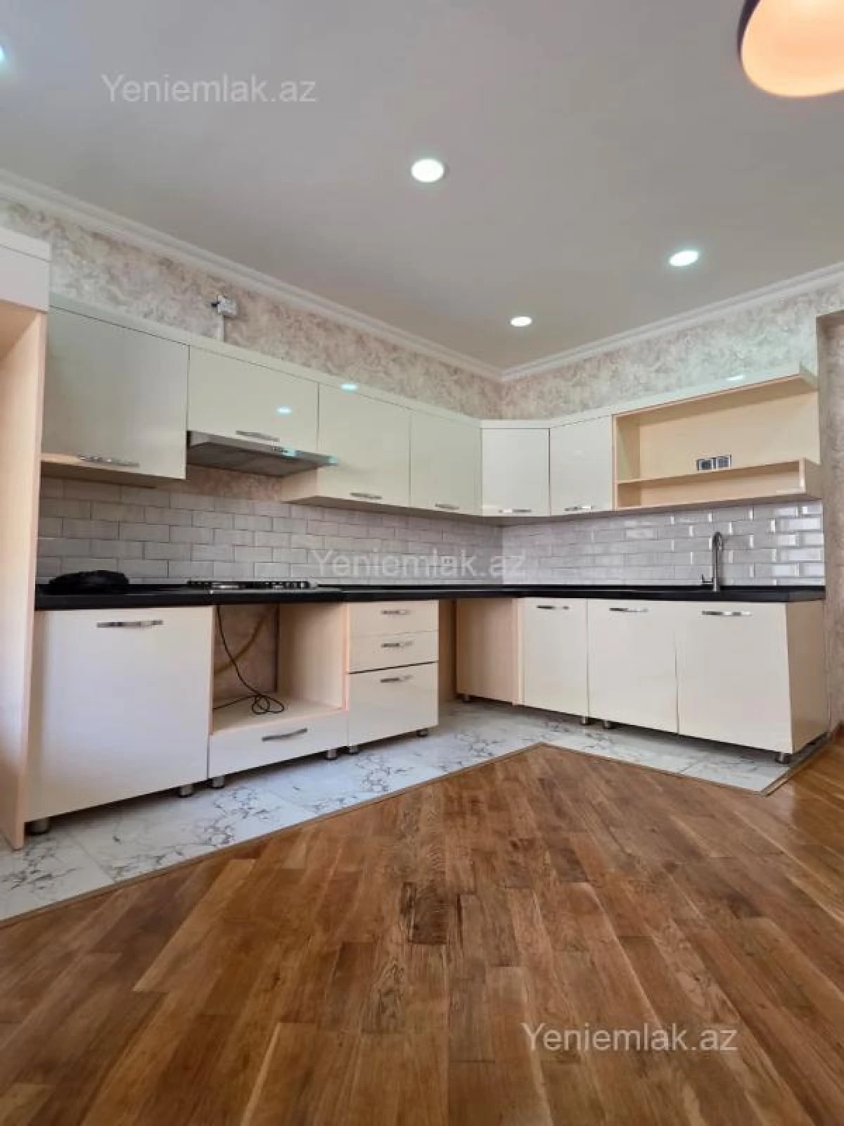 Satılır 2 otaqlı yeni tikili 68 m²